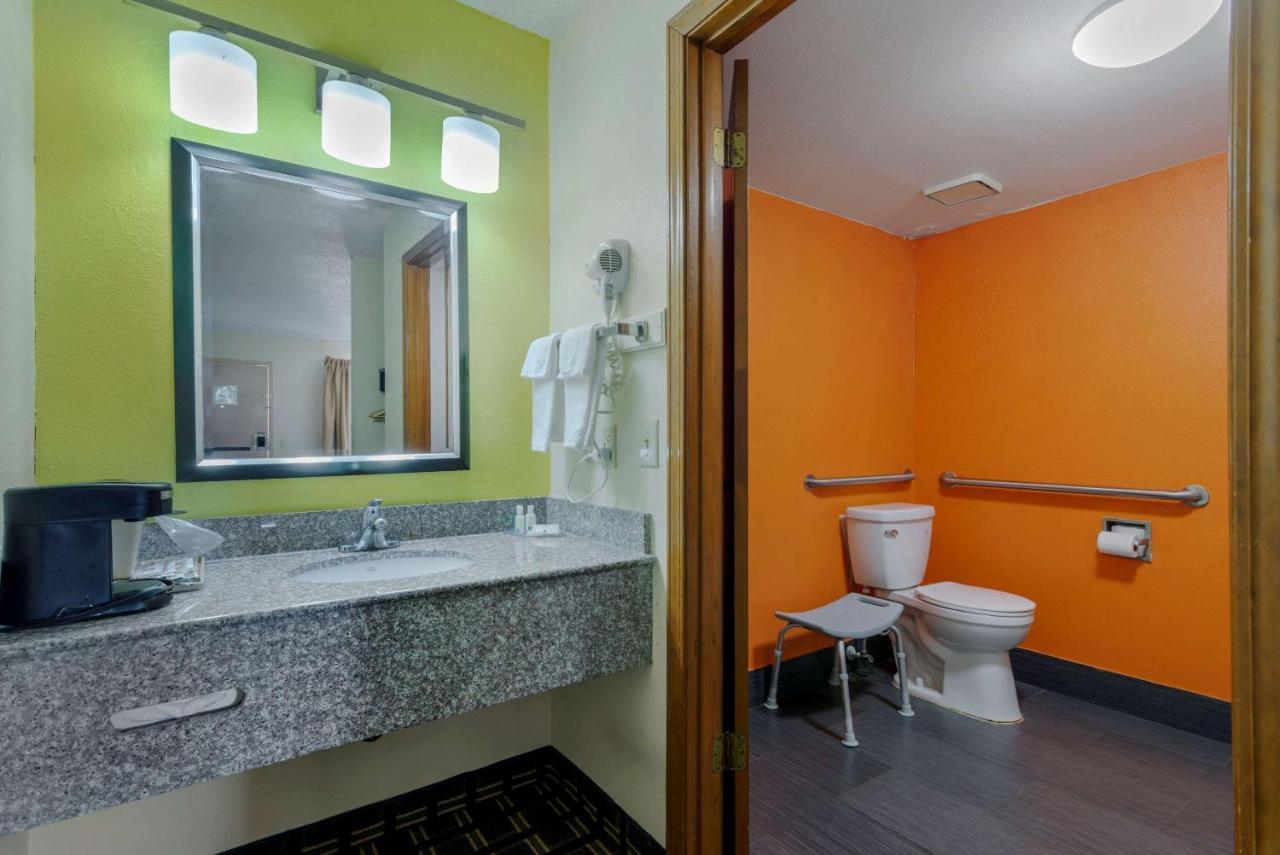 Quality Inn Акворт Экстерьер фото